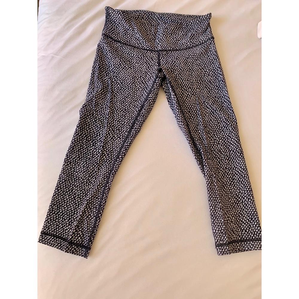Cropped patterned lululemon yoga pants